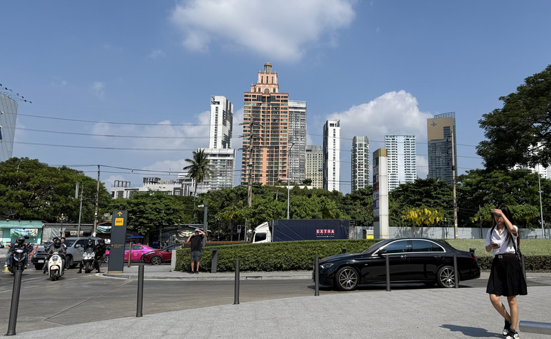 曼谷豔陽高照天氣炎熱 (圖)