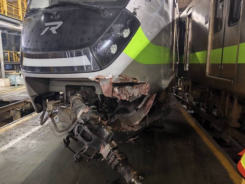 台鐵七堵調車場2列車相撞出軌（1） ...
