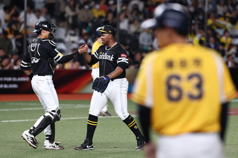 台日棒球交流賽首戰　軟銀鷹拿下勝利（2） (圖)