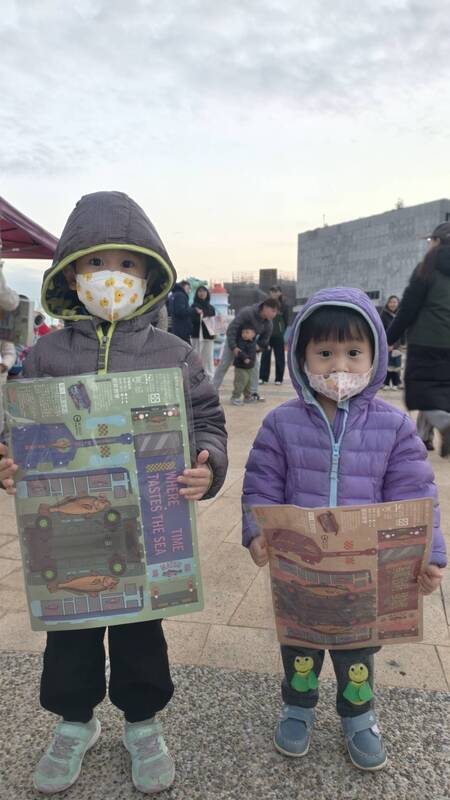 馬祖春節燈會點燈　民眾領黃魚公車提燈 (圖)