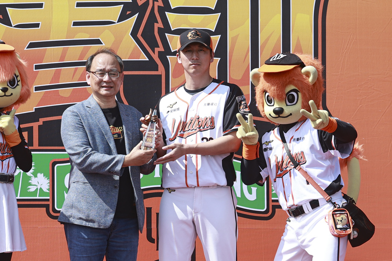 中職獅隊春訓　高塩將樹獲頒淬鍊獎 (圖)