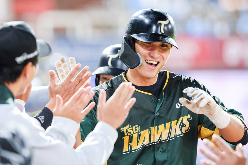 雄鷹陳文杰本季首轟出爐 單場4安猛打賞 (圖)