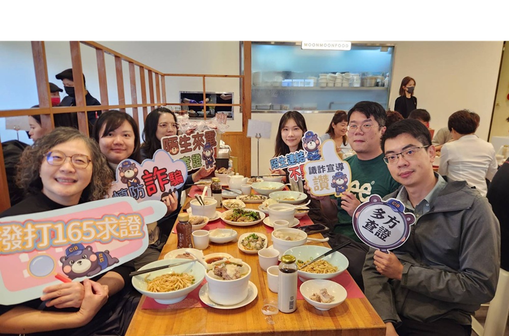 向警察致敬　雙月食品社邀200餘位警眷提早團圓過好年