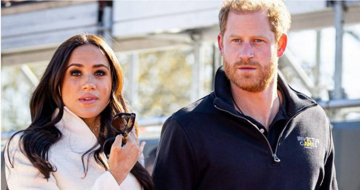 哈利王子被抓包調情！喊「甜心」還傳親吻　曖昧對話掀爭議