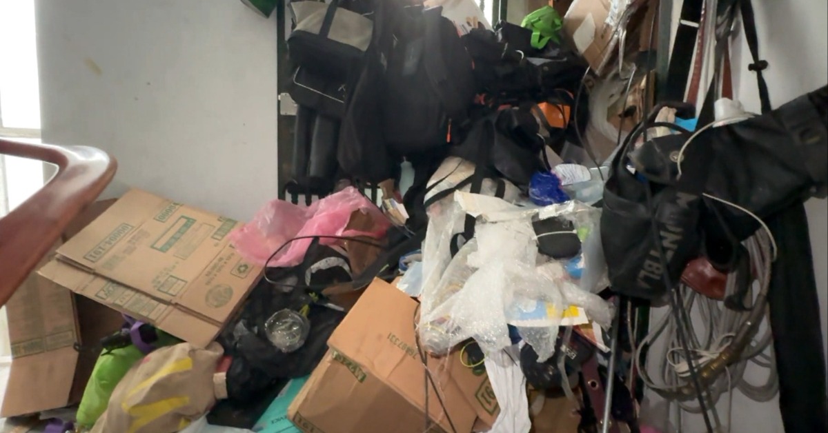 獨家／公寓樓梯變垃圾山！鄰居怒：通行都成問題