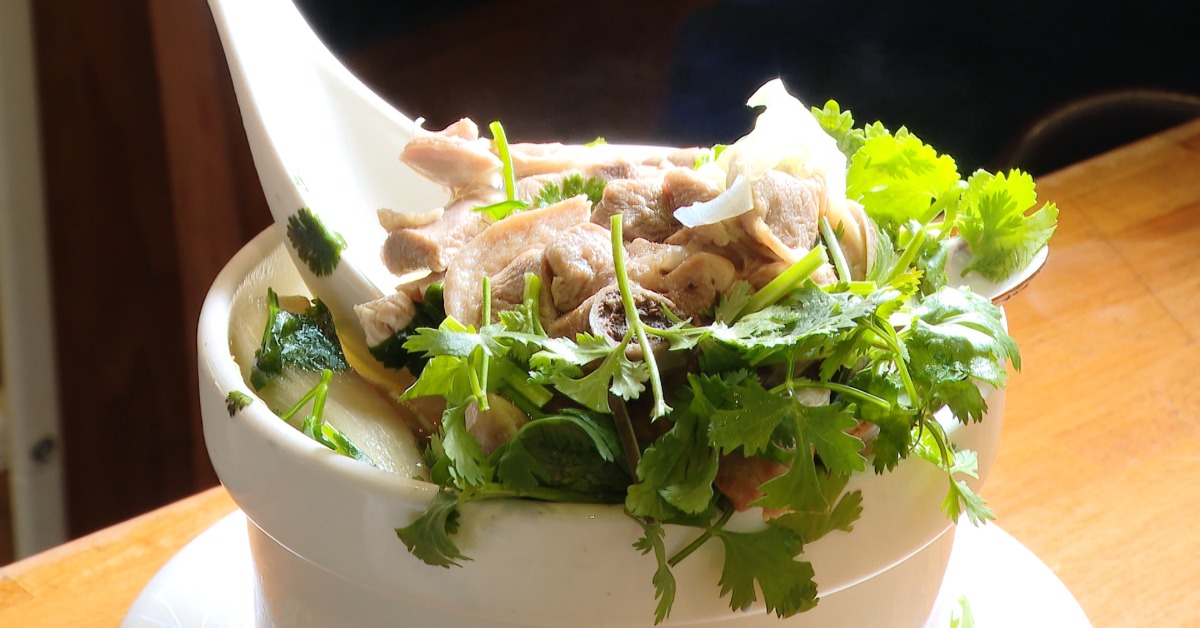 愚人節愛香菜梗！雞湯PK綠拿鐵PK蛋撻「超獵奇」