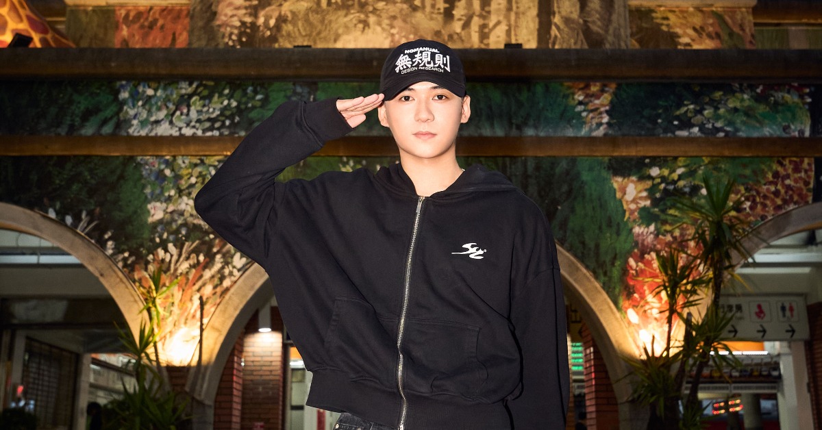 好羞恥！周祖安退伍舉「露腰照」 現身...