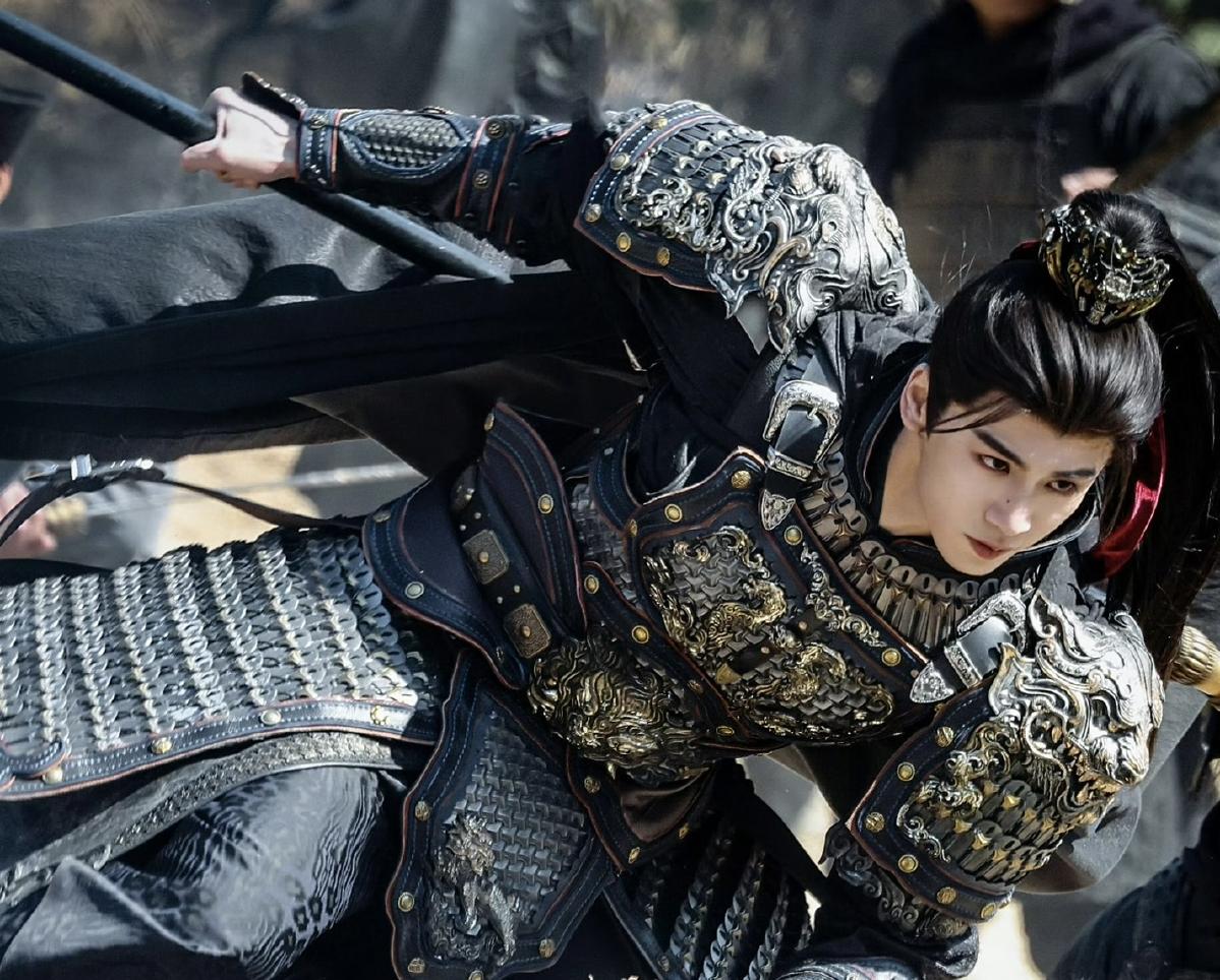 《逐玉》張凌赫被酸「粉底液將軍」！廣電總局出手提4要求：別再只看臉