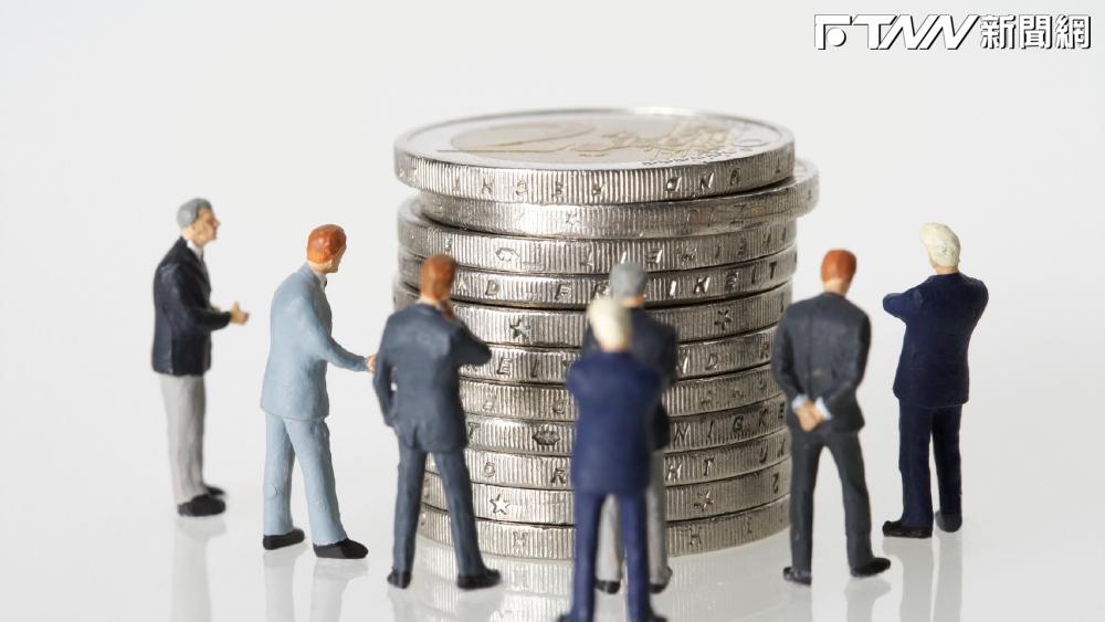 金蛇年完美封關！自營商急搶「這光電股」3千張、友達也獲寵　撒18億抱台積電過年