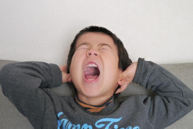 孩子老是推人、打人？醫：體內「警報器」太靈敏惹的禍