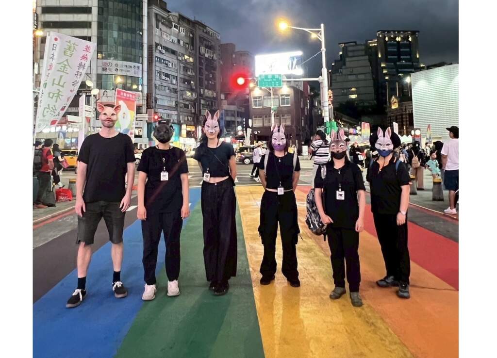 百名動物解放軍湧入台北信義區 訴求終...