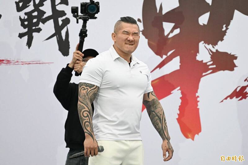 館長崩潰認「人生最低潮」 直播吐苦水：生意撐不住