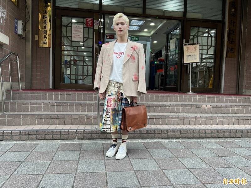 開告八炯、閩南狼 鍾明軒求償500萬 486狠評：白花律師費