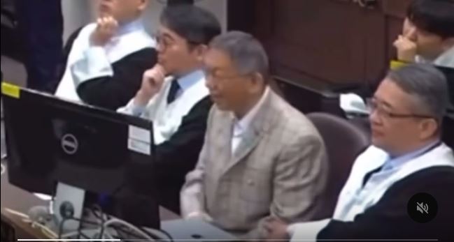 柯文哲聽律師罵檢超嗨「激動揮拳」 法...