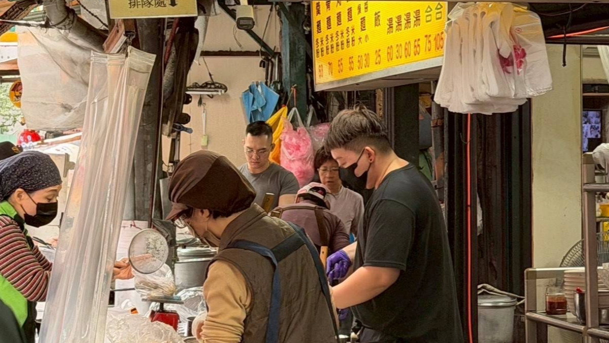 北投泡溫泉兼吃美食　北投市場黑金滷肉飯、放山雞料理獲推薦