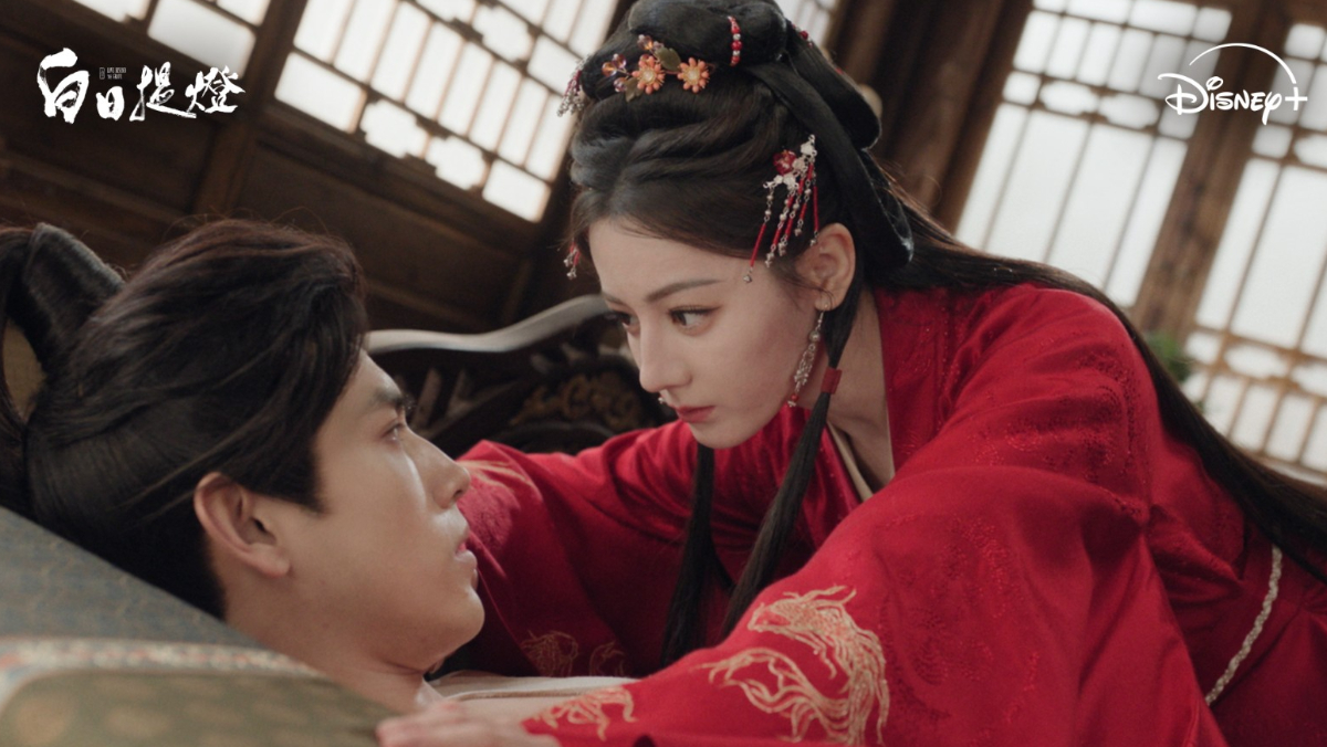 迪麗熱巴「人鬼戀」強扒他衣服　近視600度驚呆陳飛宇